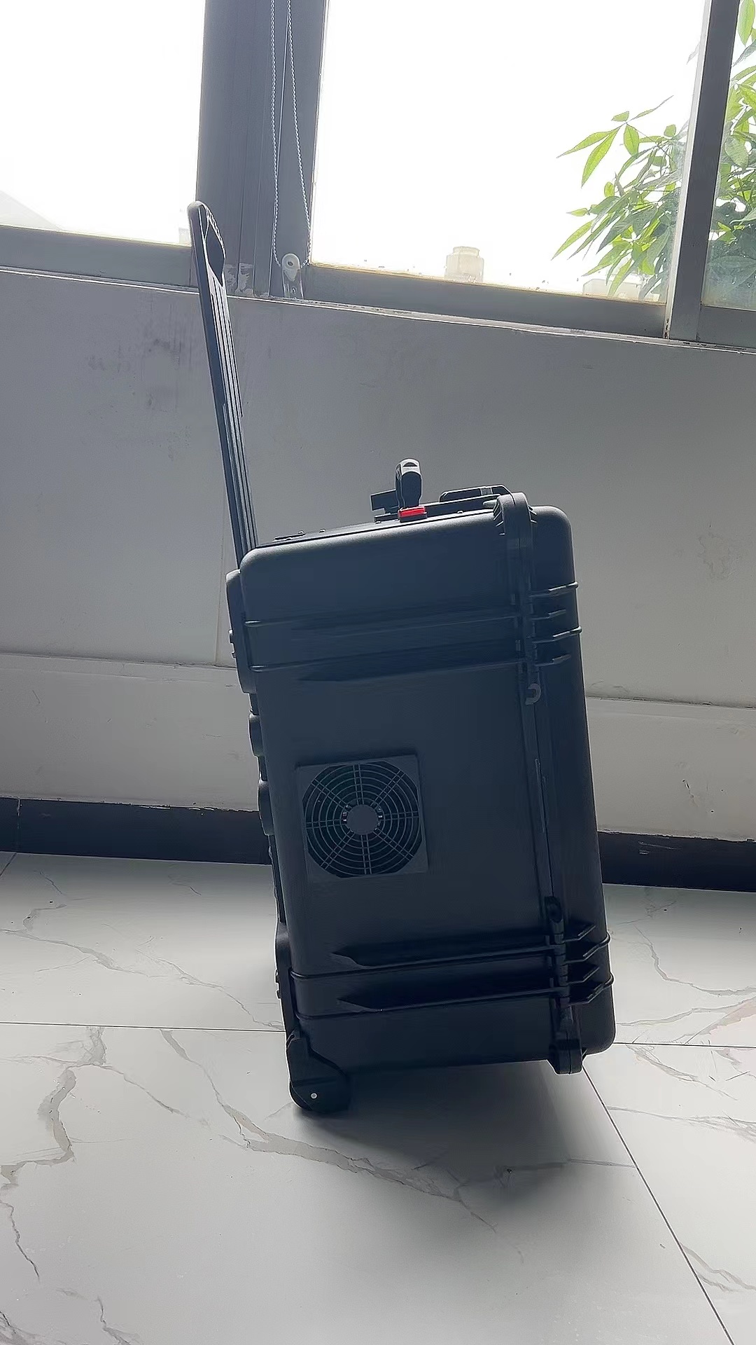 蜀山手拉箱型移动通信干扰器